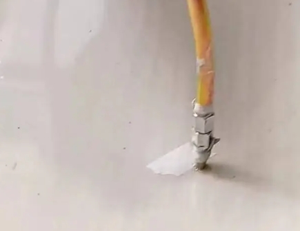 南京瓷砖空鼓维修公司专业解答在瓷砖铺贴过程中，如果使用的砂料过粗（如全部使用了粗砂），可能会导致以下问题